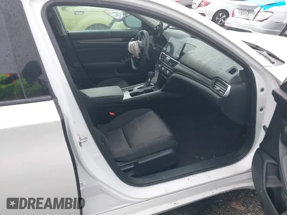 ✅ 2019 Honda Accord LX • VIN: 1HGCV1F14KA139258 • Lot: 44015572. Wystawiony na IAAI z przebiegiem 65 600 mil. Bezpłatny archiwum sprzedaży aukcyjnych z USA i szczegółowy raport historii pojazdu na DreamBid. Zdjęcie 5.
