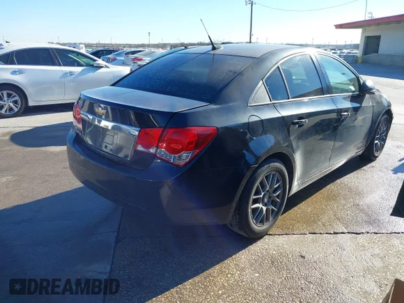 ✅ 2014 Chevrolet Cruze LS • VIN: 1G1PA5SH1E7357545 • Lot: 44166264. Wystawiony na IAAI z przebiegiem 146 278 mil. Bezpłatny archiwum sprzedaży aukcyjnych z USA i szczegółowy raport historii pojazdu na DreamBid. Zdjęcie 4.