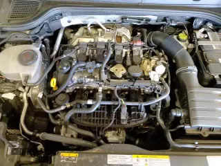 ✅ 2023 Volkswagen Golf GTI S • VIN: WVWGA7CD7PW133476 • Lot: 49722755. Wystawiony na Copart z przebiegiem 20 069 mil. Bezpłatny archiwum sprzedaży aukcyjnych z USA i szczegółowy raport historii pojazdu na DreamBid. Zdjęcie 16.