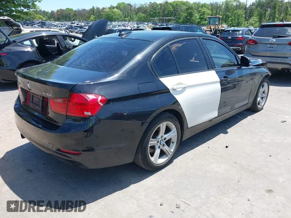 ✅ 2013 BMW 3 Series 328i xDrive • VIN: WBA3B5G53DNS00446 • Lot: 45196625. Wystawiony na IAAI z przebiegiem 123 631 mil. Bezpłatny archiwum sprzedaży aukcyjnych z USA i szczegółowy raport historii pojazdu na DreamBid. Zdjęcie 4.
