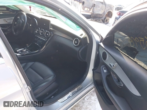 ✅ 2016 Mercedes-Benz C 300 • VIN: 55SWF4KB2GU114185 • Lot: 43855924. Wystawiony na IAAI z przebiegiem 120 596 mil. Bezpłatny archiwum sprzedaży aukcyjnych z USA i szczegółowy raport historii pojazdu na DreamBid. Zdjęcie 5.