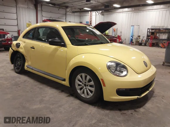 ✅ 2015 Volkswagen Beetle Classic • VIN: 3VWF17AT0FM611710 • Lot: 42209254. Wystawiony na IAAI z przebiegiem 87 583 mil. Bezpłatny archiwum sprzedaży aukcyjnych z USA i szczegółowy raport historii pojazdu na DreamBid. Zdjęcie 1.