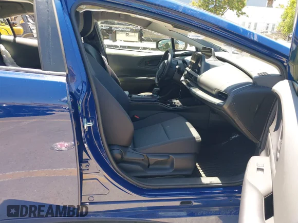 ✅ 2023 Toyota Prius XLE • VIN: JTDACAAU8P3006933 • Lot: 45262996. Wystawiony na IAAI z przebiegiem 43 532 mil. Bezpłatny archiwum sprzedaży aukcyjnych z USA i szczegółowy raport historii pojazdu na DreamBid. Zdjęcie 5.