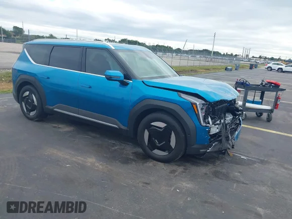 ✅ 2026 Kia EV9 Wind • VIN: 5XYAFFS59TG011933 • Lot: 44172285. Listed on IAAI with 233 mi. Free auction sales archive from the USA and detailed vehicle history report at DreamBid. Image 1.