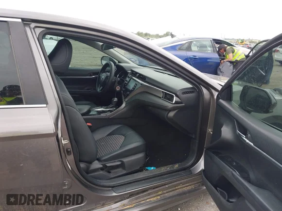✅ 2018 Toyota Camry SE • VIN: 4T1B11HK8JU671181 • Lot: 44901913. Wystawiony na IAAI z przebiegiem 115 272 mil. Bezpłatny archiwum sprzedaży aukcyjnych z USA i szczegółowy raport historii pojazdu na DreamBid. Zdjęcie 5.