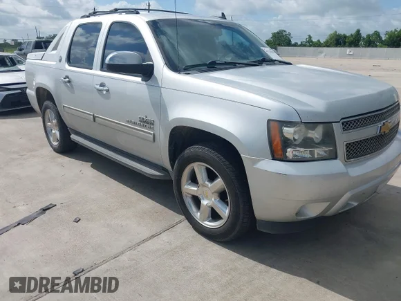 ✅ 2013 Chevrolet Avalanche LS • VIN: 3GNMCEE0XDG347102 • Лот: 45328163. Опубликован ранее на IAAI с пробегом 247 066 миль. Бесплатный доступ к архиву аукционных продаж из США и подробный отчёт об истории автомобиля на DreamBid. Изображение 1.