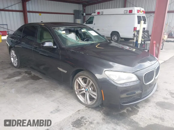 ✅ 2013 BMW 7 Series 750Li • VIN: WBAYE8C53DD132336 • Lot: 42812991. Wystawiony na IAAI z przebiegiem 174 099 mil. Bezpłatny archiwum sprzedaży aukcyjnych z USA i szczegółowy raport historii pojazdu na DreamBid. Zdjęcie 1.