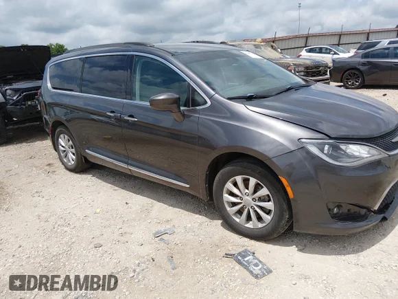 ✅ 2017 Chrysler Pacifica Touring L • VIN: 2C4RC1BGXHR524482 • Лот: 45287578. Опубліковано раніше на IAAI з пробігом 208 436 миль. Безкоштовний доступ до архіву аукціонних продажів зі США та докладний звіт про історію автомобіля на DreamBid. Зображення 1.
