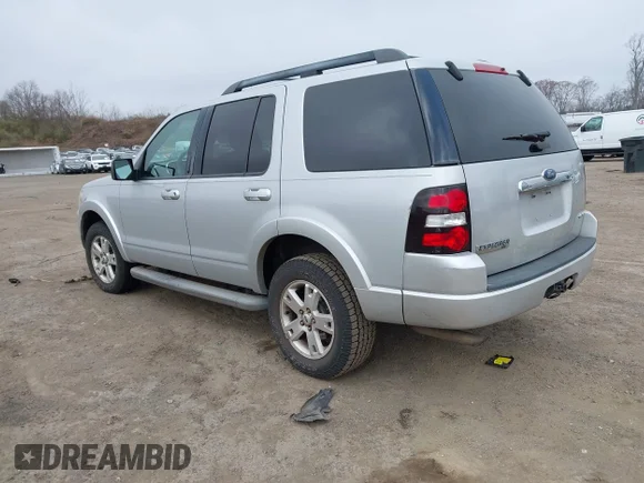 ✅ 2010 Ford Explorer XLT • VIN: 1FMEU7DE1AUA10048 • Lot: 44814407. Wystawiony na IAAI z przebiegiem 128 085 mil. Bezpłatny archiwum sprzedaży aukcyjnych z USA i szczegółowy raport historii pojazdu na DreamBid. Zdjęcie 3.