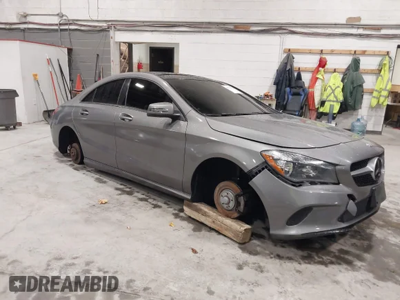 ✅ 2018 Mercedes-Benz CLA 250 • VIN: WDDSJ4GB0JN523176 • Lot: 45050027. Wystawiony na IAAI z przebiegiem 67 325 mil. Bezpłatny archiwum sprzedaży aukcyjnych z USA i szczegółowy raport historii pojazdu na DreamBid. Zdjęcie 1.