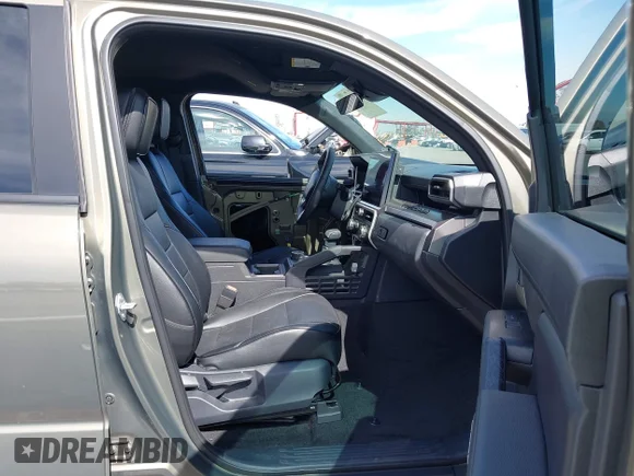 ✅ 2025 Toyota Tacoma SR5 • VIN: 3TMLB5JN0SM090958 • Lot: 44607666. Wystawiony na IAAI z przebiegiem 11 740 mil. Bezpłatny archiwum sprzedaży aukcyjnych z USA i szczegółowy raport historii pojazdu na DreamBid. Zdjęcie 5.