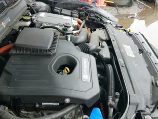 ✅ 2015 Ford Fusion SE Hybrid • VIN: 3FA6P0LU2FR185350 • Lot: 42997971. Wystawiony na IAAI z przebiegiem 140 339 mil. Bezpłatny archiwum sprzedaży aukcyjnych z USA i szczegółowy raport historii pojazdu na DreamBid. Zdjęcie 19.