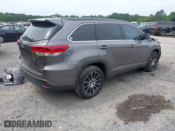 ✅ 2017 Toyota Highlander XLE • VIN: 5TDKZRFH2HS520371 • Lot: 45037508. Listed on IAAI with 118,000 mi. Free auction sales archive from the USA and detailed vehicle history report at DreamBid. Image 4.