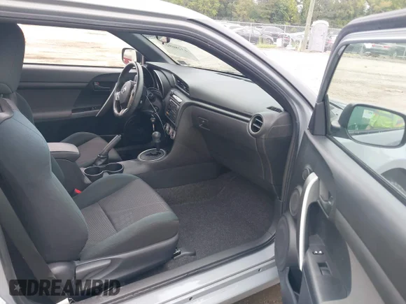 ✅ 2012 Scion tC • VIN: JTKJF5C7XC3040669 • Lot: 43286927. Wystawiony na IAAI z przebiegiem 88 788 mil. Bezpłatny archiwum sprzedaży aukcyjnych z USA i szczegółowy raport historii pojazdu na DreamBid. Zdjęcie 5.