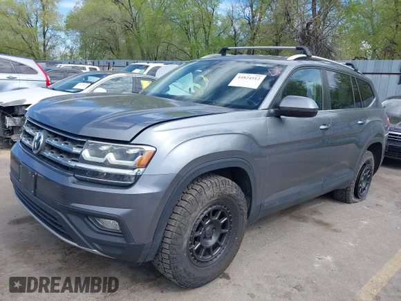 ✅ 2018 Volkswagen Atlas SE • VIN: 1V2KR2CA0JC574496 • Лот: 44824512. Опубліковано раніше на IAAI з пробігом 136 490 миль. Безкоштовний доступ до архіву аукціонних продажів зі США та докладний звіт про історію автомобіля на DreamBid. Зображення 2.
