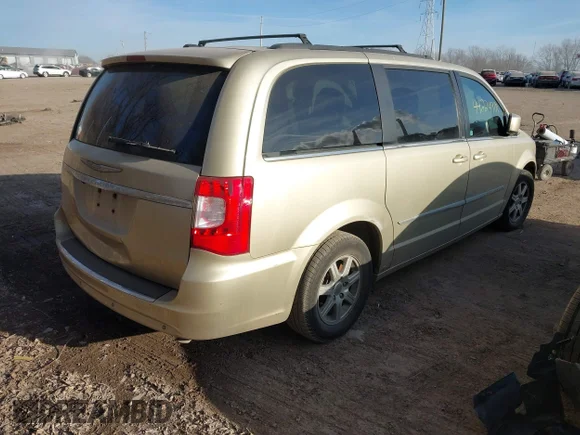 ✅ 2011 Chrysler Town & Country Touring • VIN: 2A4RR5DG7BR633728 • Lot: 44224901. Wystawiony na IAAI z przebiegiem 152 999 mil. Bezpłatny archiwum sprzedaży aukcyjnych z USA i szczegółowy raport historii pojazdu na DreamBid. Zdjęcie 4.
