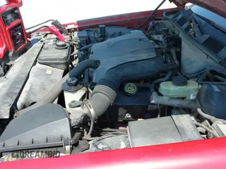 ✅ 2000 Ford Crown Victoria LX • VIN: 2FAFP74W5YX150007 • Lot: 42877510. Wystawiony na IAAI z przebiegiem 136 745 mil. Bezpłatny archiwum sprzedaży aukcyjnych z USA i szczegółowy raport historii pojazdu na DreamBid. Zdjęcie 12.