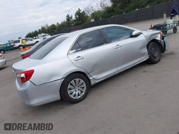 ✅ 2014 Toyota Camry SE • VIN: 4T1BF1FKXEU419989 • Lot: 44040574. Wystawiony na IAAI z przebiegiem 160 816 mil. Bezpłatny archiwum sprzedaży aukcyjnych z USA i szczegółowy raport historii pojazdu na DreamBid. Zdjęcie 4.