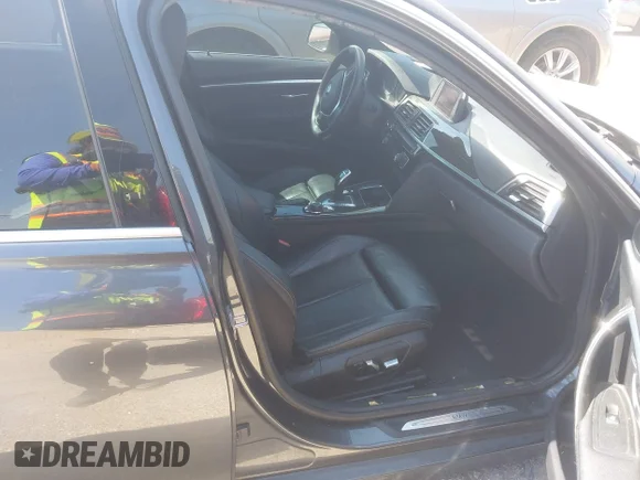 ✅ 2018 BMW 3 Series 330i • VIN: WBA8B9C57JK677266 • Лот: 44706620. Опубліковано раніше на IAAI з пробігом Не вказано. Безкоштовний доступ до архіву аукціонних продажів зі США та докладний звіт про історію автомобіля на DreamBid. Зображення 5.