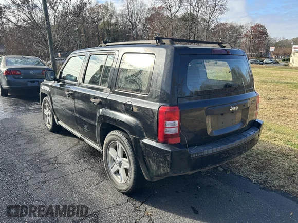 ✅ 2010 Jeep Patriot Sport • VIN: 1J4NT2GB1AD544947 • Lot: 43865449. Wystawiony na IAAI z przebiegiem 190 683 mil. Bezpłatny archiwum sprzedaży aukcyjnych z USA i szczegółowy raport historii pojazdu na DreamBid. Zdjęcie 3.