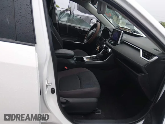 ✅ 2025 Toyota RAV4 Hybrid LE • VIN: 4T3LWRFV4SU176972 • Lot: 44910681. Wystawiony na IAAI z przebiegiem 17 542 mil. Bezpłatny archiwum sprzedaży aukcyjnych z USA i szczegółowy raport historii pojazdu na DreamBid. Zdjęcie 5.