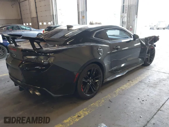 ✅ 2018 Chevrolet Camaro 2SS • VIN: 1G1FG1R79J0172811 • Lot: 43716278. Listed on IAAI with 58,709 mi. Free auction sales archive from the USA and detailed vehicle history report at DreamBid. Image 4.
