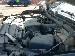 2022 Chevrolet Tahoe Z71 z VIN 1GNSKPKD1NR185780, wystawiony jako IAAI lot #41301544 z przebiegiem 54 359 mil mil oraz . Historia ofert i sprzedaży dostępna na DreamBid. Obrazek 19.