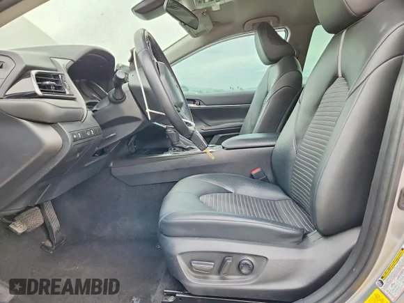 ✅ 2022 Toyota Camry SE • VIN: 4T1G11AK3NU689352 • Lot: 77190045. Wystawiony na Copart z przebiegiem 35 426 mil. Bezpłatny archiwum sprzedaży aukcyjnych z USA i szczegółowy raport historii pojazdu na DreamBid. Zdjęcie 7.