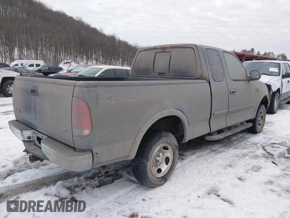 ✅ 2002 Ford F-150 XL • VIN: 1FTRX18L22NA64084 • Lot: 44338936. Wystawiony na IAAI z przebiegiem 242 054 mil. Bezpłatny archiwum sprzedaży aukcyjnych z USA i szczegółowy raport historii pojazdu na DreamBid. Zdjęcie 4.