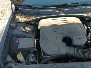 ✅ 2019 Chrysler 300 Limited • VIN: 2C3CCAKG7KH528819 • Lot: 84585485. Listed on Copart with 122,186 mi. Free auction sales archive from the USA and detailed vehicle history report at DreamBid. Image 17.