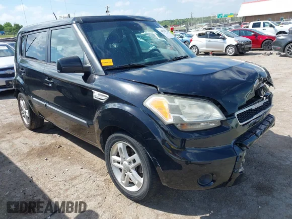 ✅ 2011 Kia Soul + • VIN: KNDJT2A25B7287658 • Lot: 44952872. Wystawiony na IAAI z przebiegiem 156 292 mil. Bezpłatny archiwum sprzedaży aukcyjnych z USA i szczegółowy raport historii pojazdu na DreamBid. Zdjęcie 1.