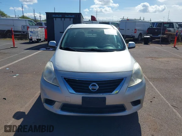 ✅ 2014 Nissan Versa S • VIN: 3N1CN7AP7EL810466 • Lot: 44768480. Wystawiony na IAAI z przebiegiem Nie podano. Bezpłatny archiwum sprzedaży aukcyjnych z USA i szczegółowy raport historii pojazdu na DreamBid. Zdjęcie 6.