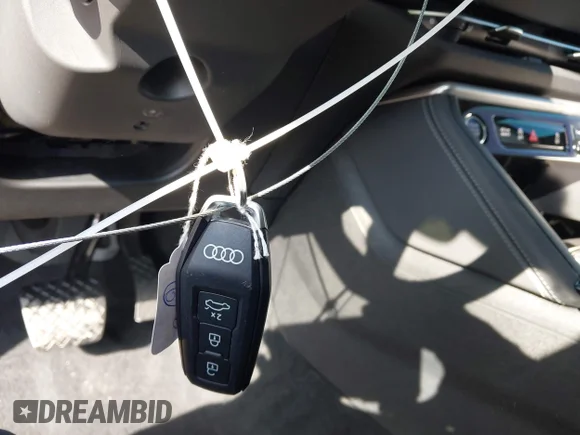 ✅ 2025 Audi Q5 Premium Plus • VIN: WA12AAGU6S2020551 • Лот: 43399256. Опубліковано раніше на IAAI з пробігом 556 миль. Безкоштовний доступ до архіву аукціонних продажів зі США та докладний звіт про історію автомобіля на DreamBid. Зображення 10.