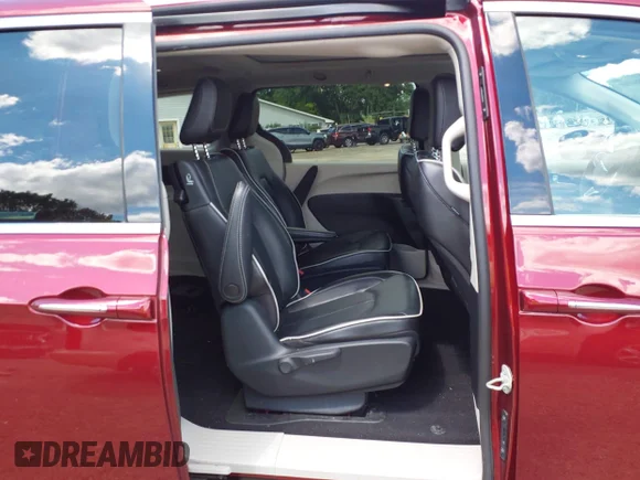 ✅ 2022 Chrysler Pacifica Hybrid Limited • VIN: 2C4RC1S73NR205811 • Lot: 45384719. Wystawiony na IAAI z przebiegiem 50 020 mil. Bezpłatny archiwum sprzedaży aukcyjnych z USA i szczegółowy raport historii pojazdu na DreamBid. Zdjęcie 8.