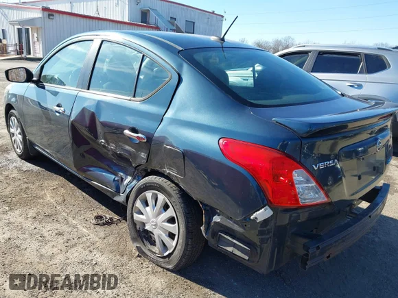 ✅ 2015 Nissan Versa S • VIN: 3N1CN7AP7FL918135 • Lot: 44197231. Wystawiony na IAAI z przebiegiem 141 049 mil. Bezpłatny archiwum sprzedaży aukcyjnych z USA i szczegółowy raport historii pojazdu na DreamBid. Zdjęcie 6.