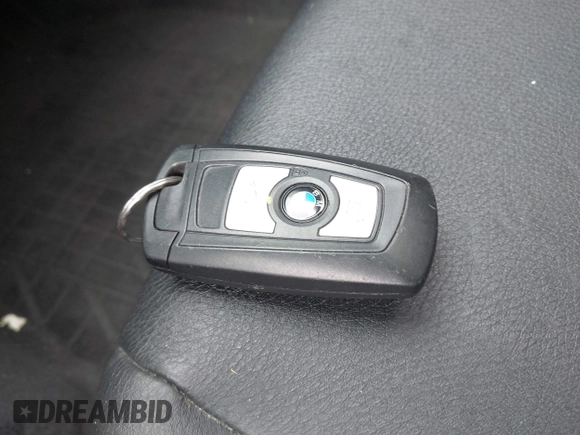 ✅ 2013 BMW 3 Series 328i xDrive • VIN: WBA3B3C5XDF532307 • Lot: 42192872. Wystawiony na IAAI z przebiegiem 177 499 mil. Bezpłatny archiwum sprzedaży aukcyjnych z USA i szczegółowy raport historii pojazdu na DreamBid. Zdjęcie 11.