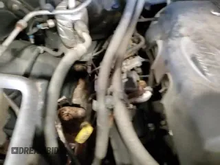 ✅ 2001 GMC Sierra 2500HD SLE • VIN: 1GTHK29G91E330720 • Лот: 79291144. Опубликован ранее на Copart с пробегом 294 005 миль. Бесплатный доступ к архиву аукционных продаж из США и подробный отчёт об истории автомобиля на DreamBid. Изображение 14.