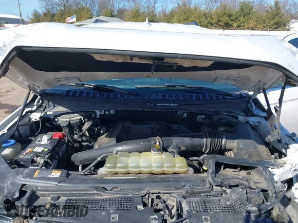 ✅ 2019 Ford Expedition XLT • VIN: 1FMJU1JT8KEA46491 • Lot: 44504144. Wystawiony na IAAI z przebiegiem 108 285 mil. Bezpłatny archiwum sprzedaży aukcyjnych z USA i szczegółowy raport historii pojazdu na DreamBid. Zdjęcie 10.