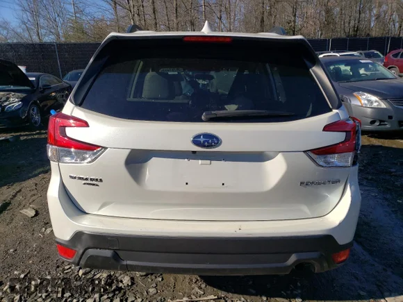 ✅ 2019 Subaru Forester Premium • VIN: JF2SKAEC2KH438276 • Lot: 36761453. Wystawiony na Copart z przebiegiem 84 022 mil. Bezpłatny archiwum sprzedaży aukcyjnych z USA i szczegółowy raport historii pojazdu na DreamBid. Zdjęcie 6.