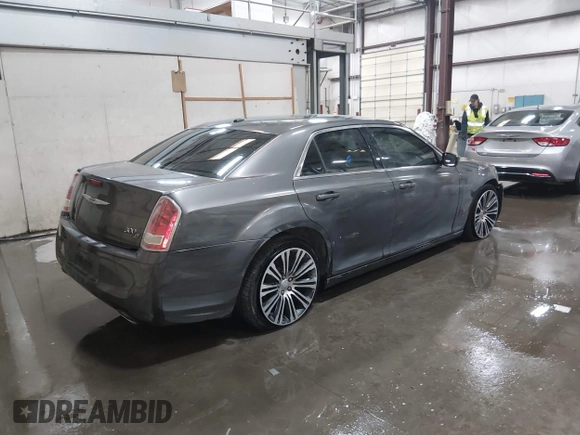 ✅ 2013 Chrysler 300 S • VIN: 2C3CCABG3DH547242 • Lot: 44791842. Wystawiony na IAAI z przebiegiem 203 744 mil. Bezpłatny archiwum sprzedaży aukcyjnych z USA i szczegółowy raport historii pojazdu na DreamBid. Zdjęcie 4.