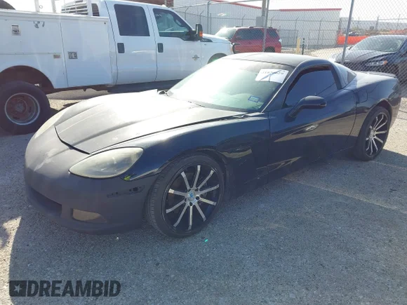 ✅ 2007 Chevrolet Corvette • VIN: 1G1YY25U375107746 • Lot: 41826629. Wystawiony na IAAI z przebiegiem 174 811 mil. Bezpłatny archiwum sprzedaży aukcyjnych z USA i szczegółowy raport historii pojazdu na DreamBid. Zdjęcie 2.