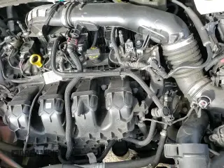 ✅ 2019 Lincoln MKC Reserve • VIN: 5LMTJ3DH3KUL18999 • Lot: 82441955. Wystawiony na Copart z przebiegiem 145 090 mil. Bezpłatny archiwum sprzedaży aukcyjnych z USA i szczegółowy raport historii pojazdu na DreamBid. Zdjęcie 14.