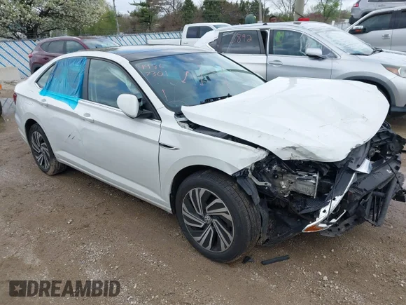 ✅ 2020 Volkswagen Jetta SEL • VIN: 3VWEB7BU0LM062649 • Lot: 44867301. Wystawiony na IAAI z przebiegiem 54 653 mil. Bezpłatny archiwum sprzedaży aukcyjnych z USA i szczegółowy raport historii pojazdu na DreamBid. Zdjęcie 1.