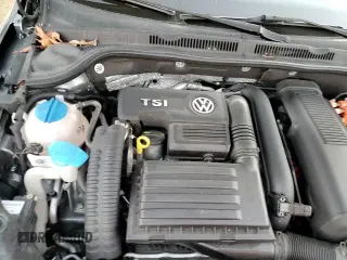 ✅ 2016 Volkswagen Jetta Hybrid SEL Premium • VIN: 3VW637AJXGM207923 • Лот: 83416524. Опубликован ранее на Copart с пробегом 118 086 миль. Бесплатный доступ к архиву аукционных продаж из США и подробный отчёт об истории автомобиля на DreamBid. Изображение 13.