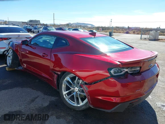 ✅ 2021 Chevrolet Camaro 1SS • VIN: 1G1FE1R76M0102158 • Lot: 44258439. Wystawiony na IAAI z przebiegiem 84 889 mil. Bezpłatny archiwum sprzedaży aukcyjnych z USA i szczegółowy raport historii pojazdu na DreamBid. Zdjęcie 3.