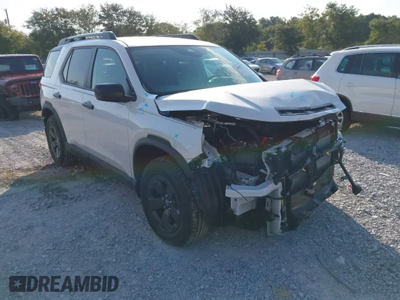 ✅ 2026 Honda Passport RTL • VIN: 5FNYF9H3XTB016605 • Lot: 43050722. Listed on IAAI with 3,105 mi. Free auction sales archive from the USA and detailed vehicle history report at DreamBid. Image 1.