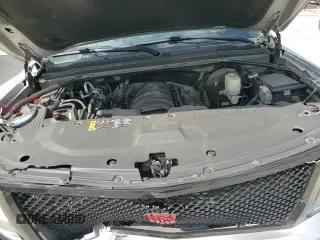 ✅ 2019 Chevrolet Suburban LS • VIN: 1GNSCGKC5KR248685 • Lot: 82559625. Listed on Copart with 112,465 mi. Free auction sales archive from the USA and detailed vehicle history report at DreamBid. Image 17.