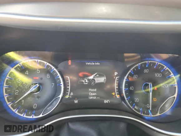 ✅ 2017 Chrysler Pacifica Limited • VIN: 2C4RC1GGXHR560276 • Лот: 56197844. Опубліковано раніше на Copart з пробігом 139 101 миль. Безкоштовний доступ до архіву аукціонних продажів зі США та докладний звіт про історію автомобіля на DreamBid. Зображення 9.