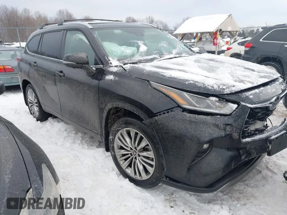 ✅ 2025 Toyota Highlander Hybrid Platinum • VIN: 5TDEBRCH7SS663734 • Лот: 44358367. Опубликован ранее на IAAI с пробегом 7 337 миль. Бесплатный доступ к архиву аукционных продаж из США и подробный отчёт об истории автомобиля на DreamBid. Изображение 1.