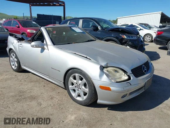 ✅ 2001 Mercedes-Benz SLK 230 Kompressor • VIN: WDBKK49F11F224733 • Lot: 44668288. Listed on IAAI with 195,131 mi. Free auction sales archive from the USA and detailed vehicle history report at DreamBid. Image 1.